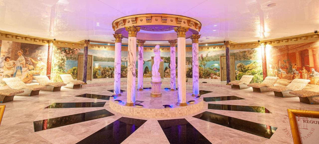 Palac Saturna Czeladz Ngoại thất bức ảnh