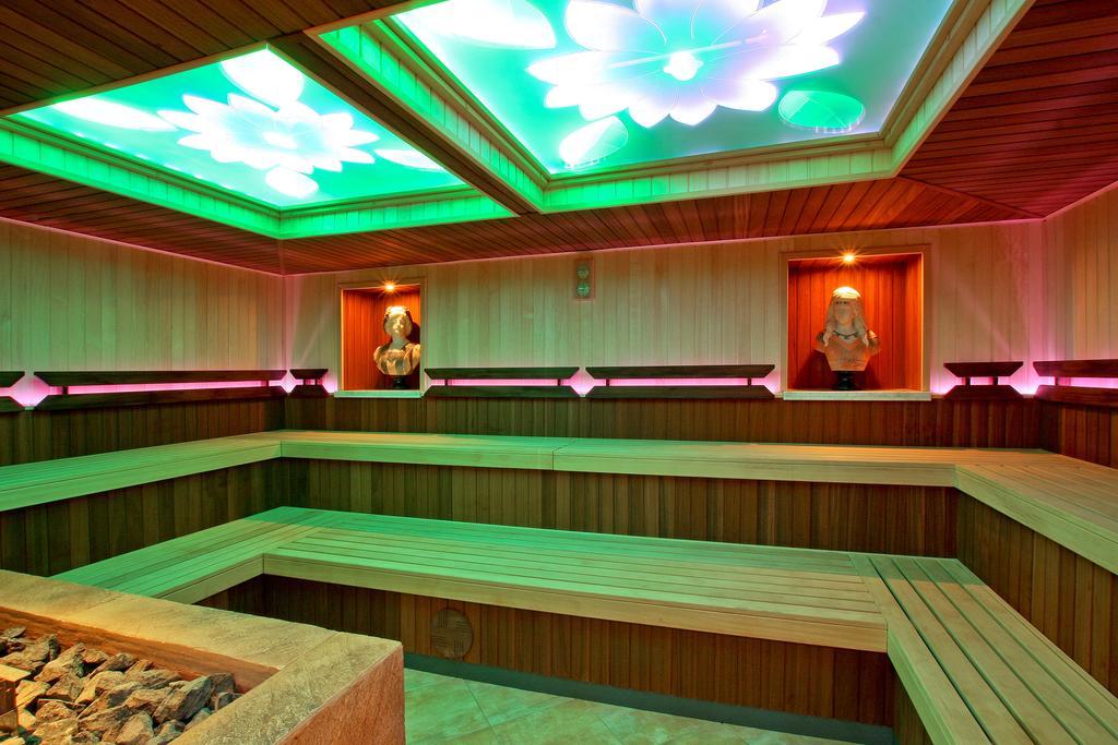 Palac Saturna Czeladz Ngoại thất bức ảnh