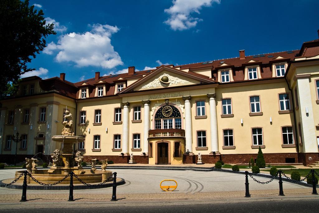 Palac Saturna Czeladz Ngoại thất bức ảnh