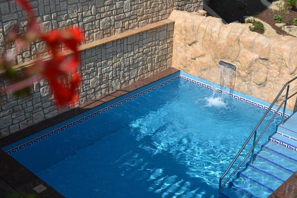 Palac Saturna Czeladz Ngoại thất bức ảnh