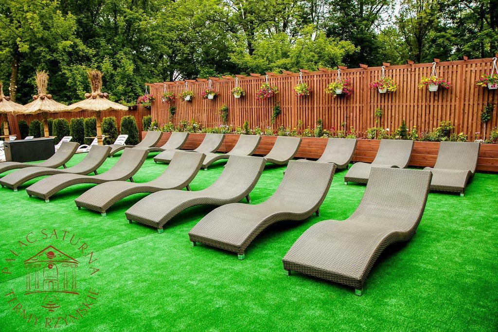 Palac Saturna Czeladz Ngoại thất bức ảnh