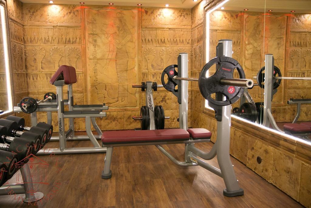Palac Saturna Czeladz Ngoại thất bức ảnh