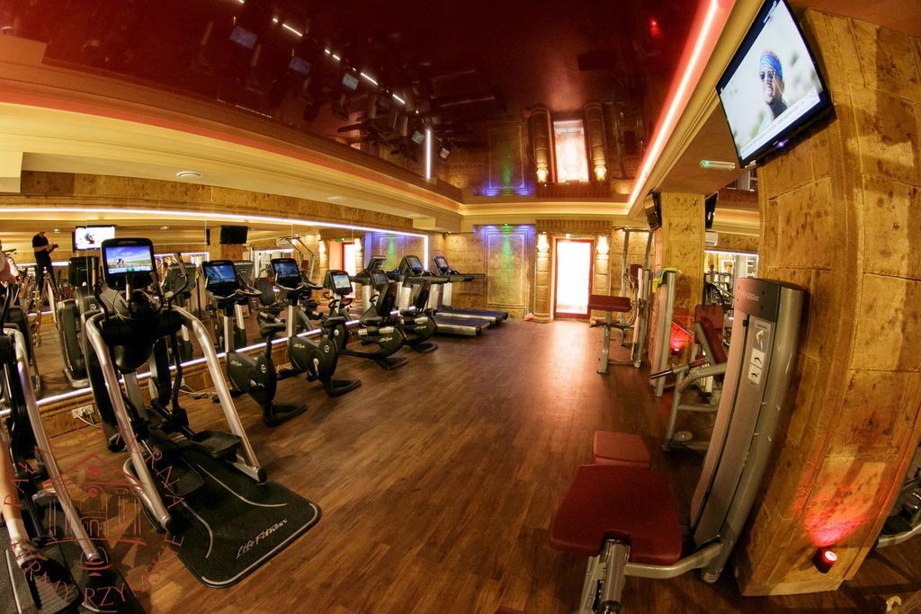 Palac Saturna Czeladz Ngoại thất bức ảnh