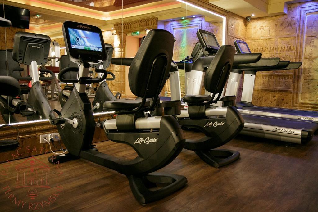 Palac Saturna Czeladz Ngoại thất bức ảnh