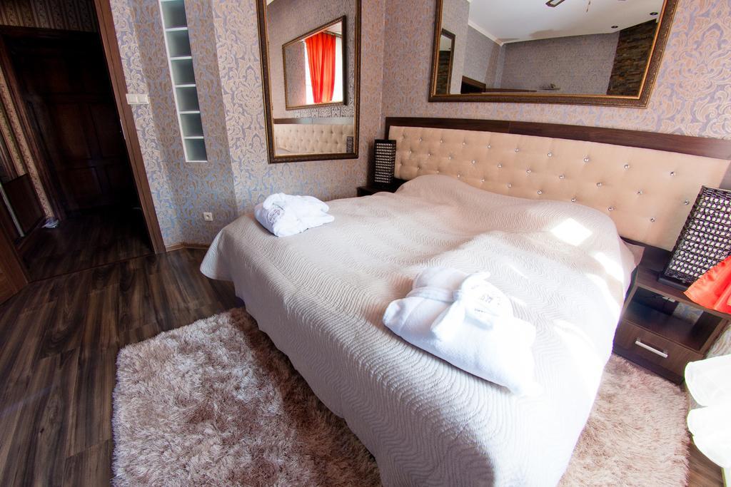 Palac Saturna Czeladz Ngoại thất bức ảnh