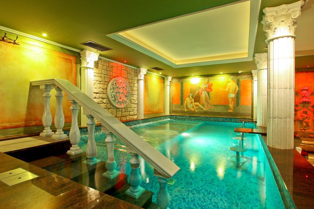 Palac Saturna Czeladz Ngoại thất bức ảnh
